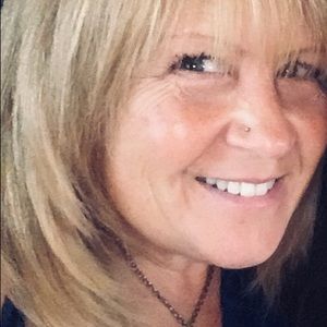 Meet your Posher, Elaine